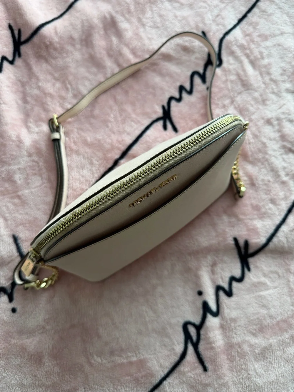 Authentic Michael Kors crossbody bag in a pink Saffiano leather